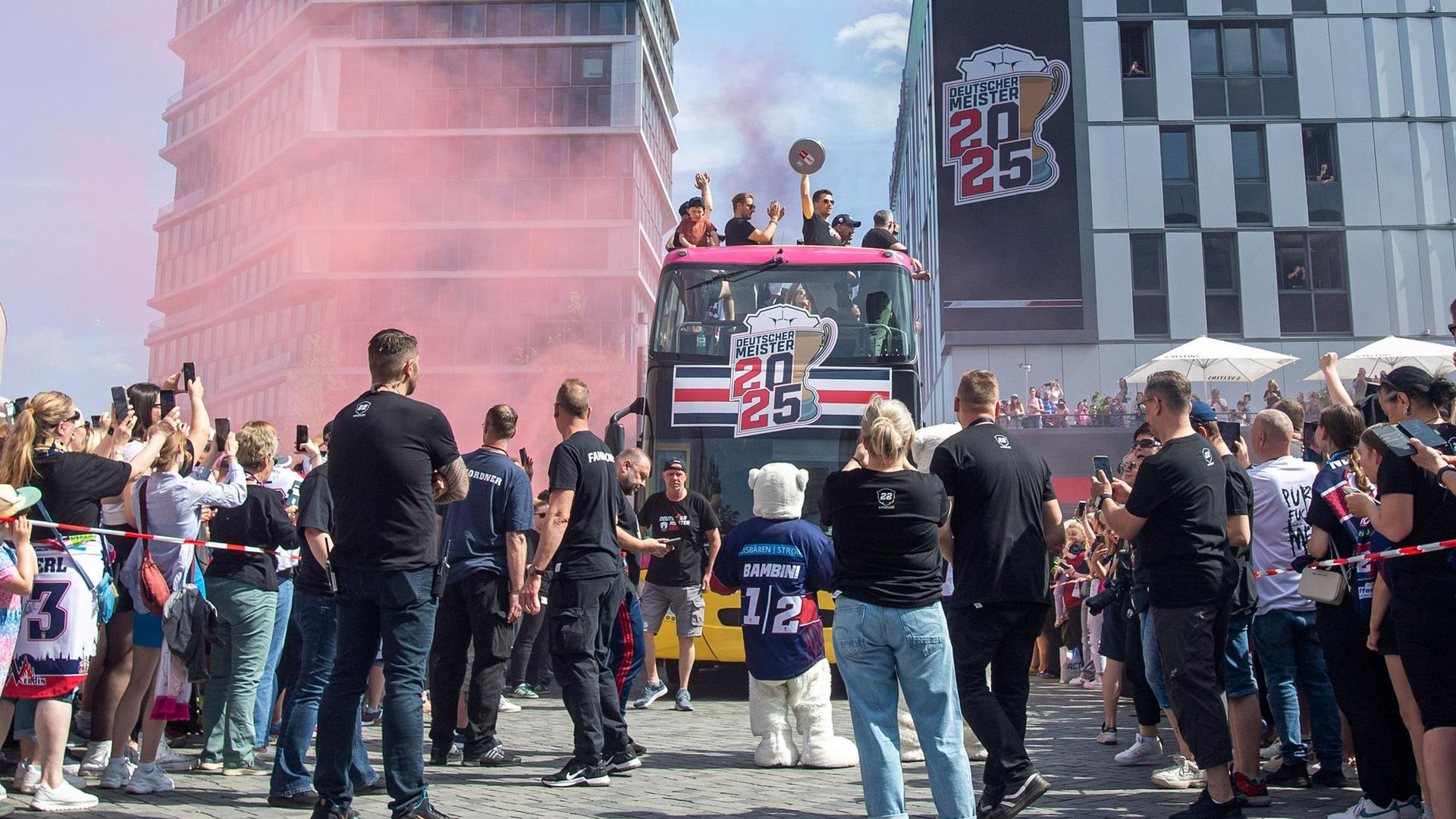 Deutsche Eishockey Liga: Meister Eisbären Berlin verlängert mit Topscorer Ty Ronning