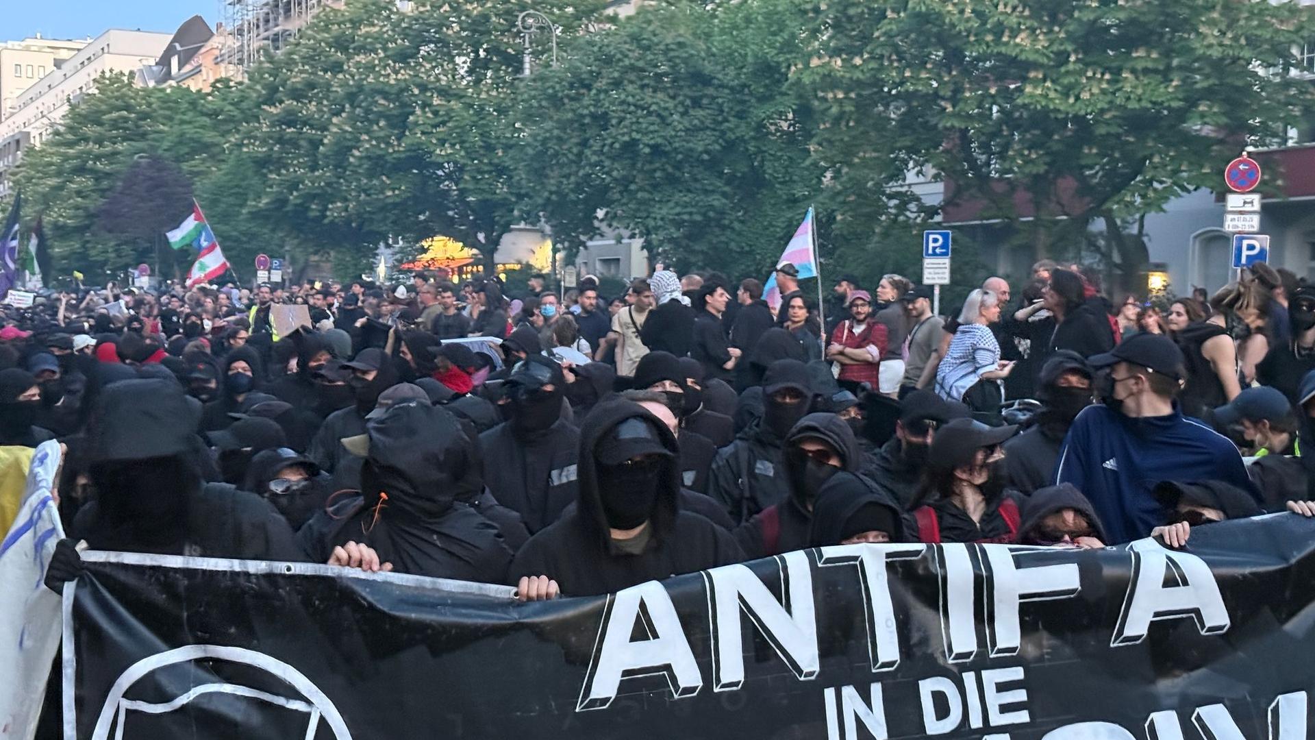 Demonstration: Gewerkschaft: Zwölf verletzte Polizisten am 1. Mai in Berlin