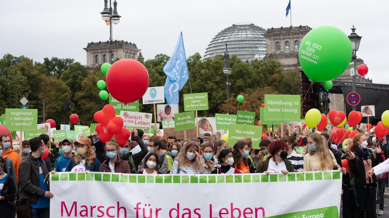 Marsch für das Leben: Abtreibungsgegner und Feministinnen demonstrieren in München