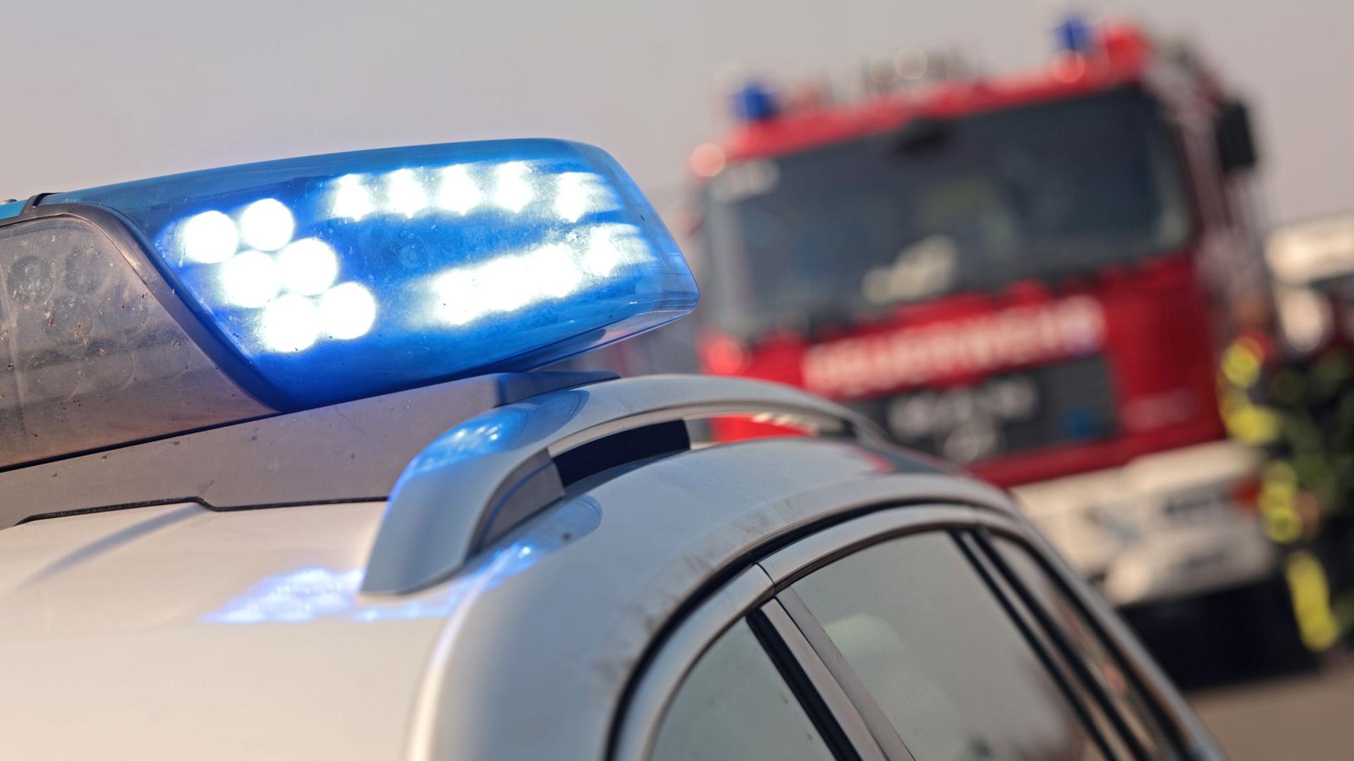 Brände: Hausboote brennen nach Explosion auf der Spree in Berlin
