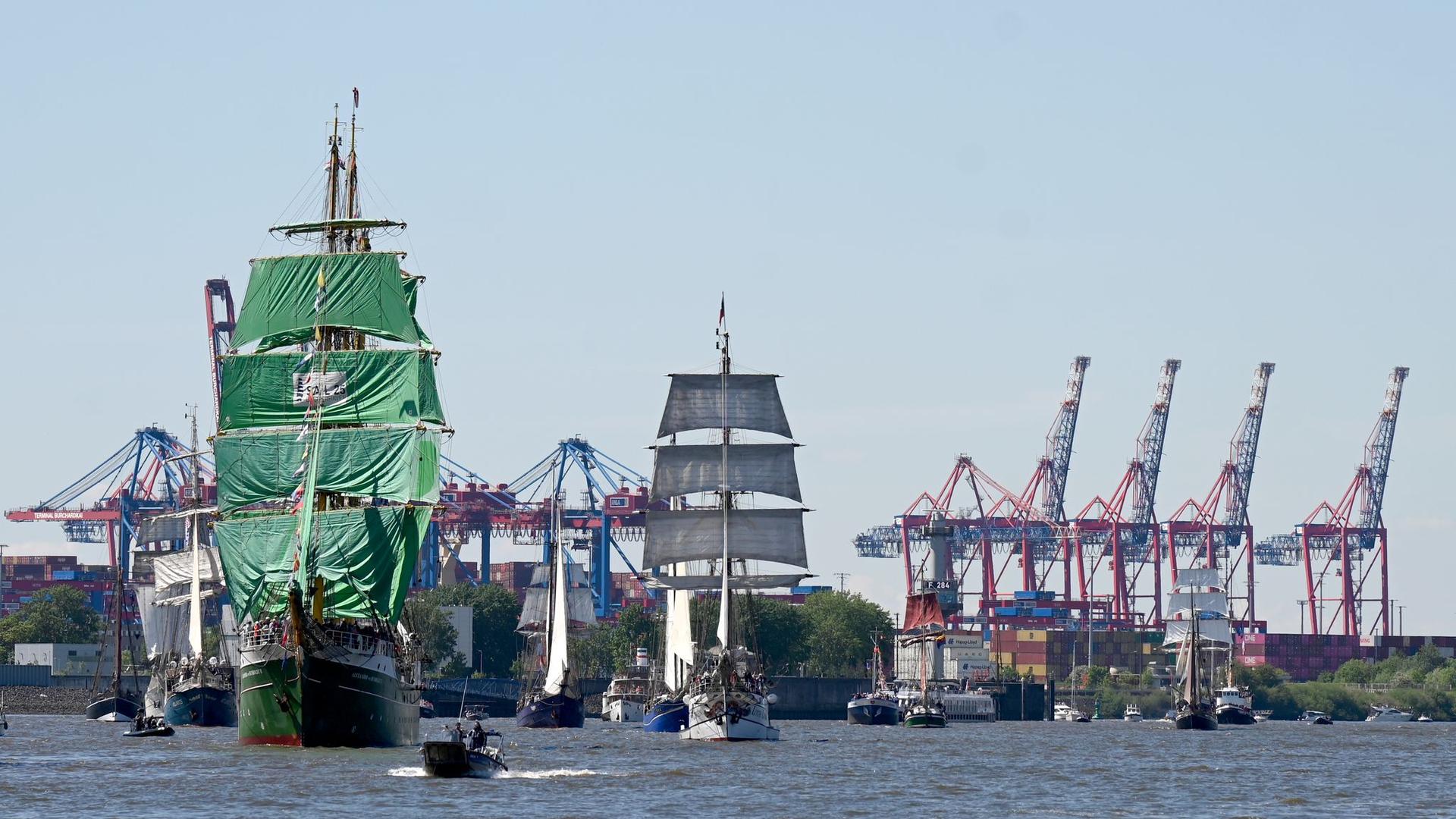 Volksfest im Hafen: Hamburger Hafengeburtstag beginnt mit großer Einlaufparade