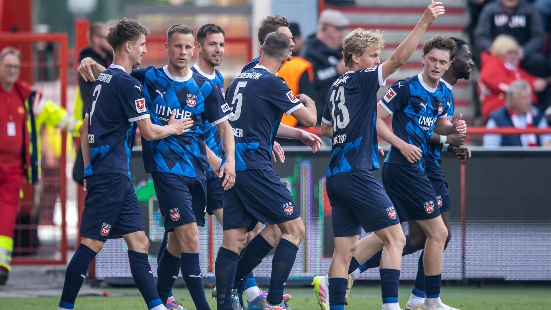 Fußball-Bundesliga: Zehn verletzte Polizisten bei Heidenheim-Spiel in Berlin
