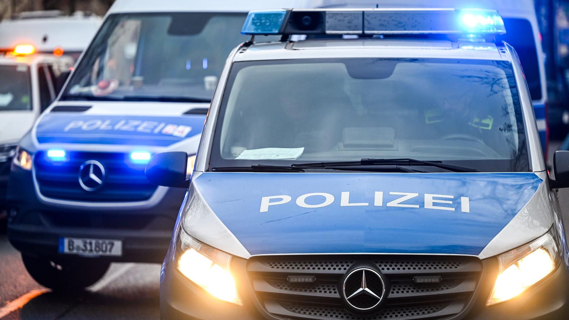 Notfälle: Polizist findet toten Säugling am Gehweg in Berlin-Neukölln