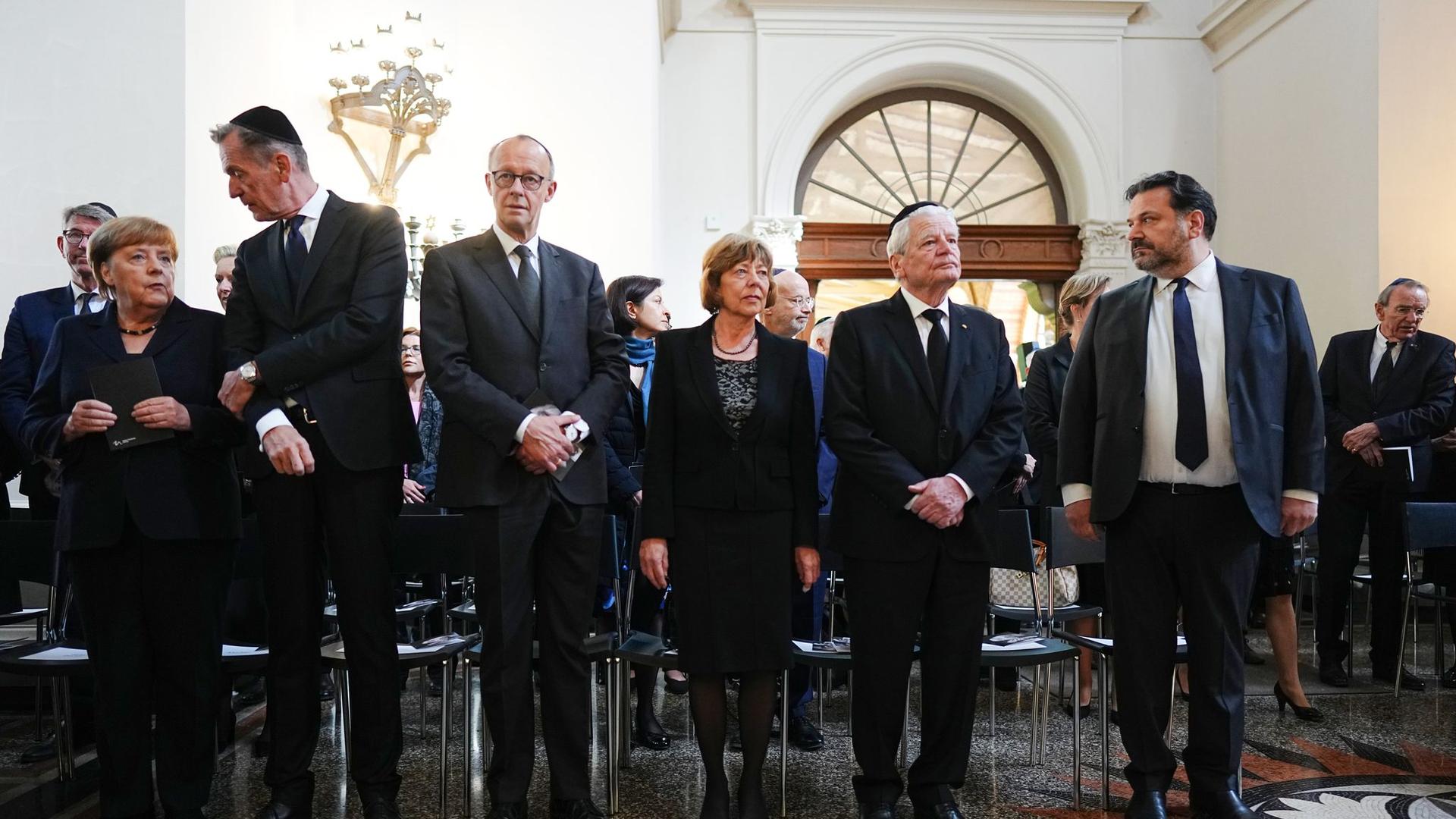 Beisetzung in Berlin: Trauerredner würdigen Lebenswerk Margot Friedländers