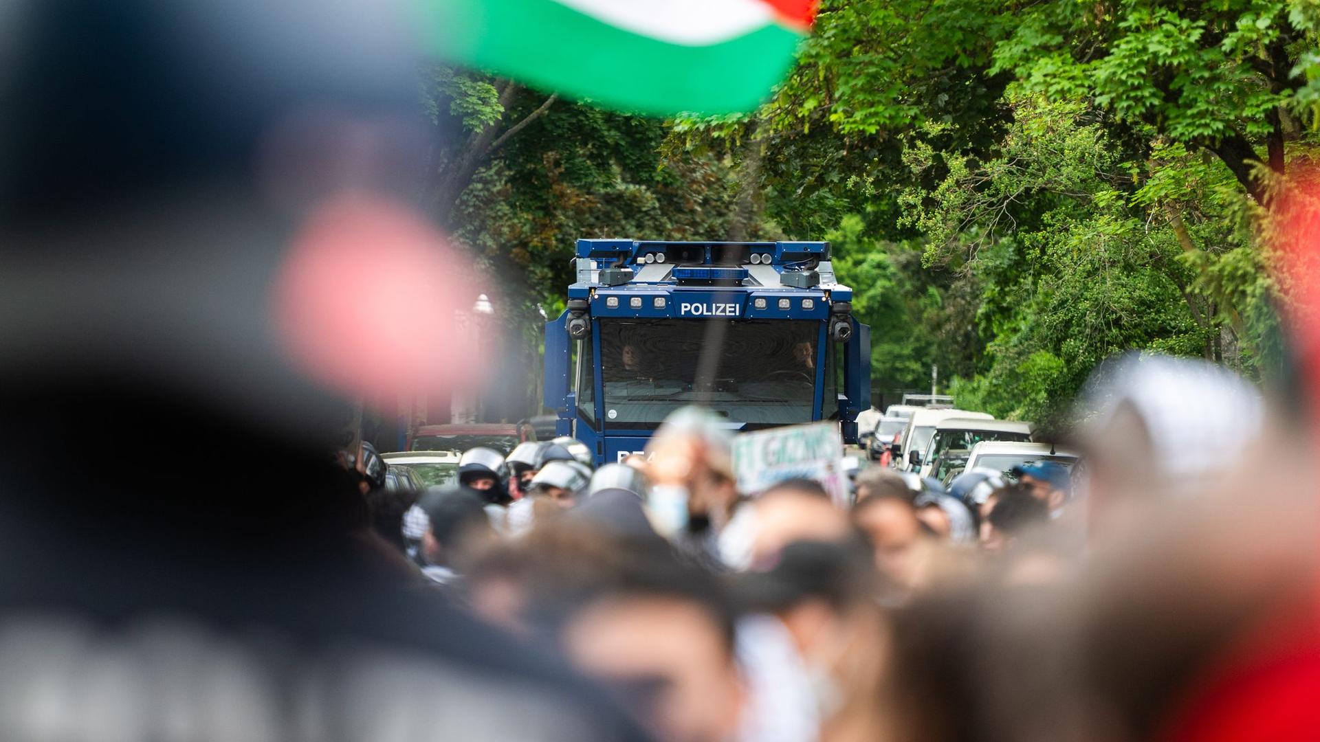 Nahost-Konflikt: Dobrindt verurteilt Gewalt bei Pro-Palästina-Demo in Berlin