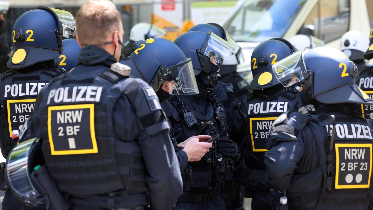 Demo und Gegendemo: Demo gegen Kundgebung von Rechtsextremen in Herford