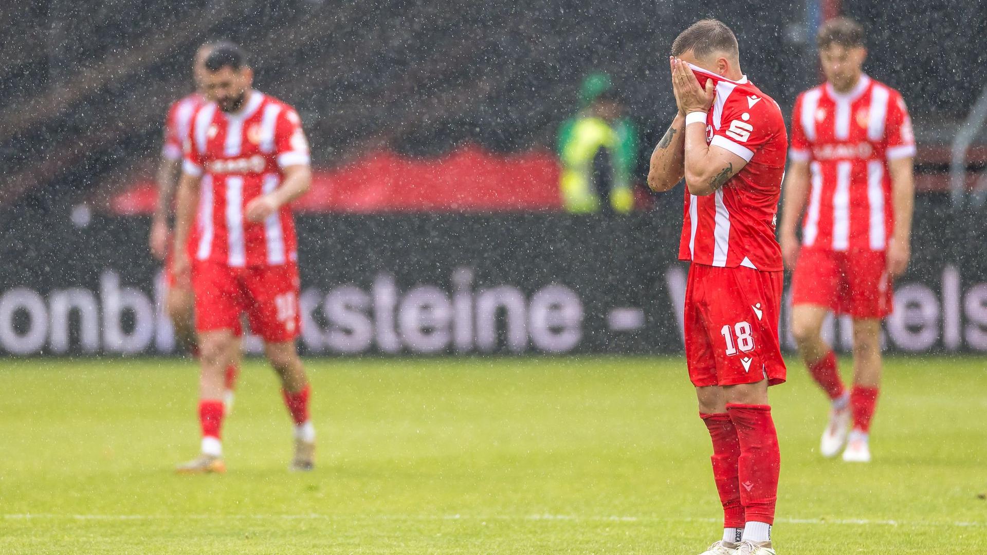 3. Fußball-Liga: Cottbus und Rostock liefern nicht - Dresden verpasst Titel