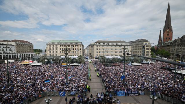 2. Fußball-Bundesliga: Aufstiegsparty: HSV verwandelt Innenstadt in Partymeile
