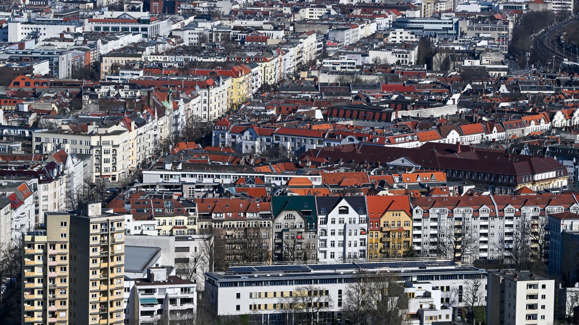 Wohnen in der Hauptstadt: Report: Angebotsmieten in Berlin steigen weiter