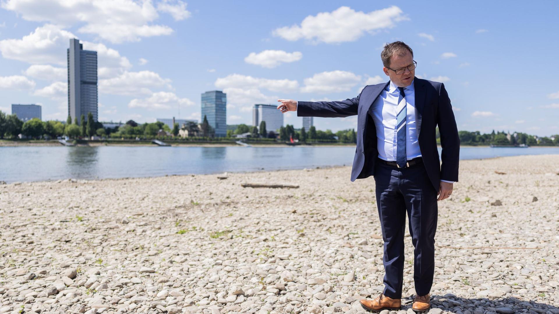 Klimawandel: Umweltminister Schneider besorgt wegen Niedrigwassers