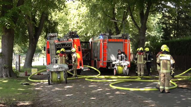 Brände: Brand in Haus in Staaken - Feuerwehr sucht nach Menschen