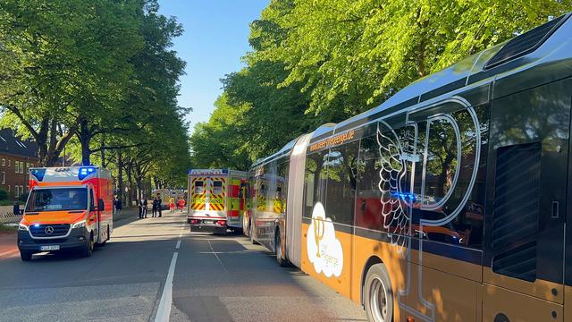 Fußgänger erfasst: Sechs Verletzte bei Busunfall in Kiel