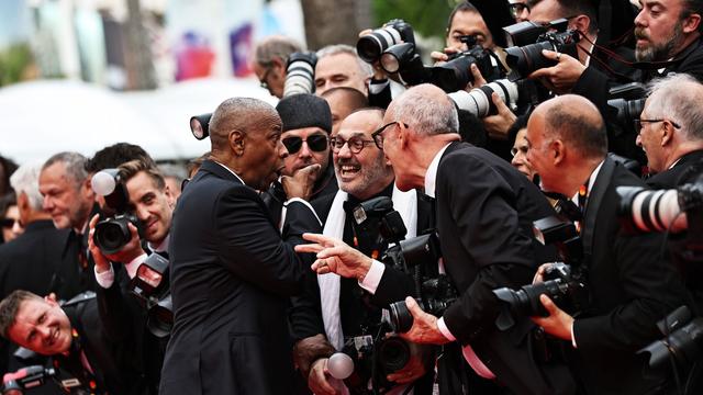 Cannes: Denzel Washington ermahnt Fotografen und erhält Ehrenpreis