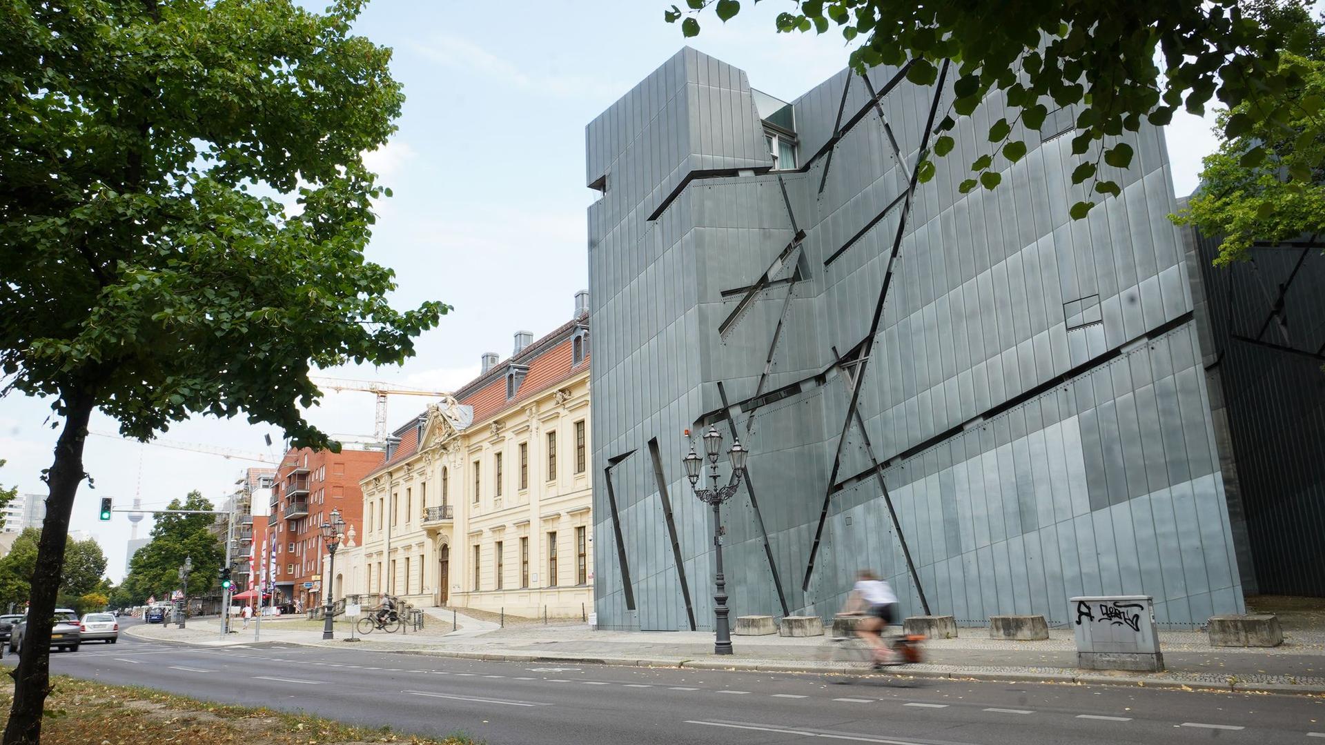 Ausstellung: Jüdisches Museum Berlin erinnert an Unternehmer Schocken