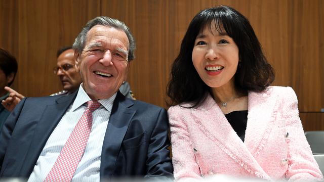 Niedersächsischer Landtag: Schröder und Wulff bei Ministerpräsidenten-Wahl