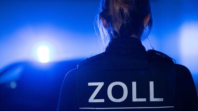 Zoll: Zwei Goldarmreife in Teddy gefunden