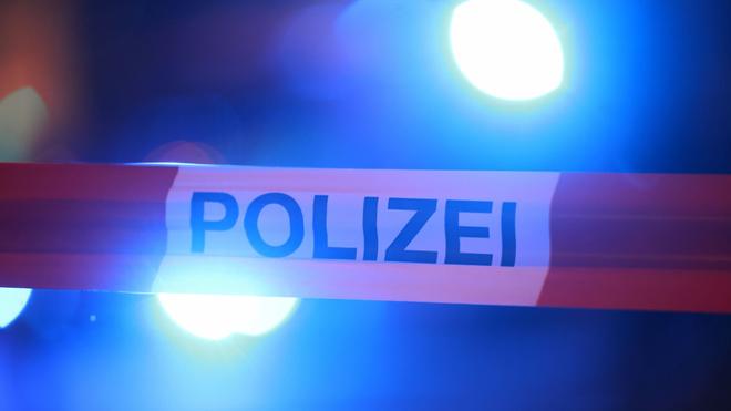 Kriminalität: Zwei Männer haben in einer Bankfiliale einen Geldautomaten in die Luft gesprengt. (Symbolbild)