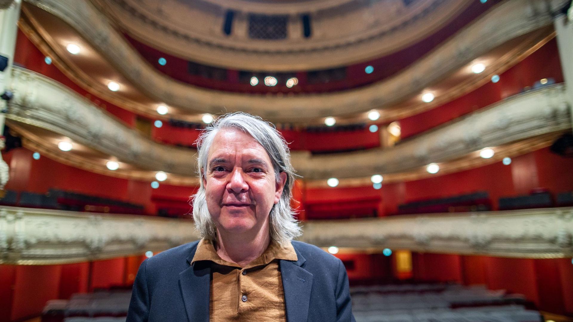 Intendant verlänger: Vertragsverlängerung für Schweriner Theater-Intendant Wegner