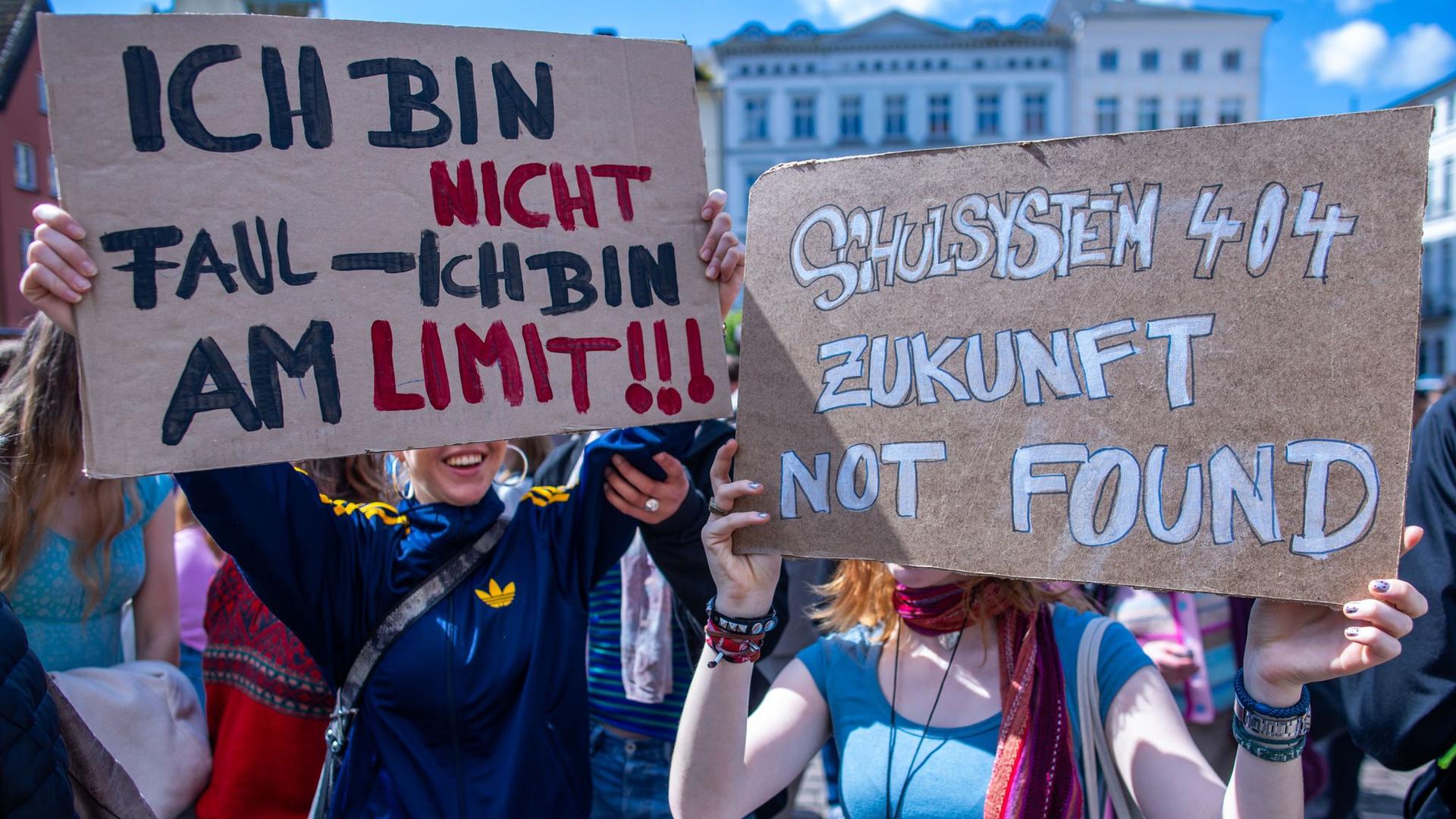 Schüler-Demo: 800 Schüler bei großem Bildungsprotest in Schwerin