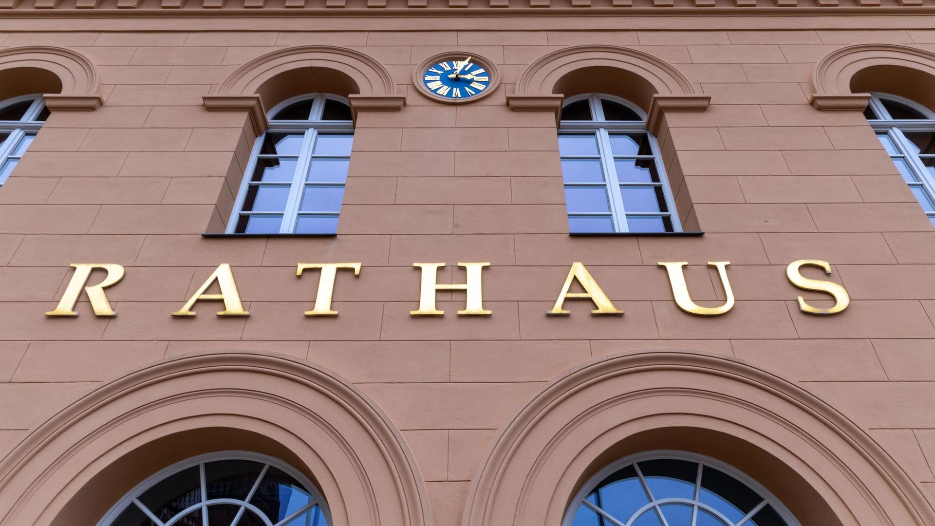 Kommunen: Finanzstreit beigelegt - Schwerin hat Haushalt für 2025