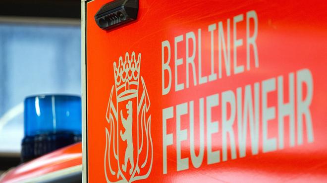 Berlin-Buch: The fire brigade brought the animal out of the water with the help of hoses. (Symbol image)