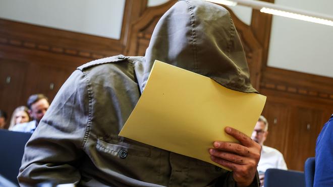 Abu Walaa, verurteilter IS-Terrorist und früherer IS-Statthalter in Deutschland, scheitert mit Klage gegen seine Ausweisung.