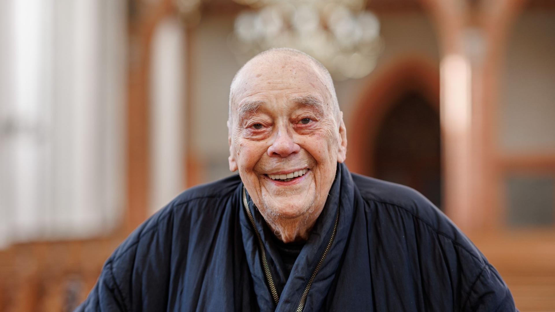 Letzte Ehre: Trauerfeier für Künstler Günther Uecker im Schweriner Dom