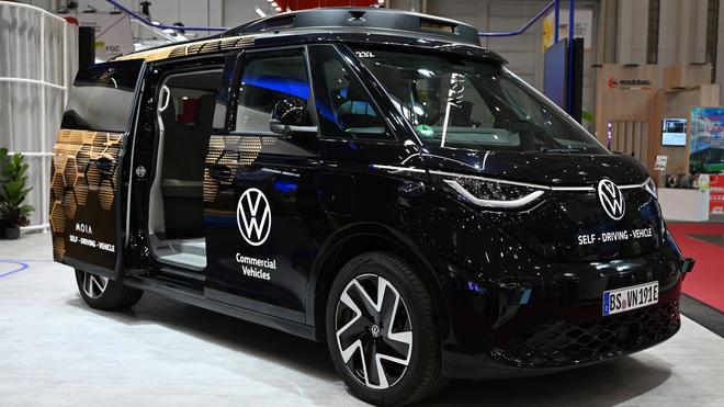 Weltpremiere in Hamburg: VW zeigt fahrerlosen E-Bulli - Zulassung ab 2027 angestrebt