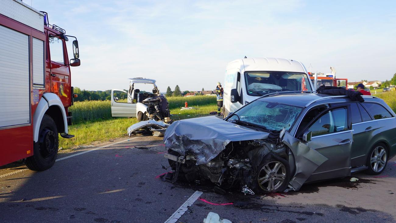 Landkreis Sigmaringen: Eine Tote und Verletzte bei Frontalzusammenstoß auf B313