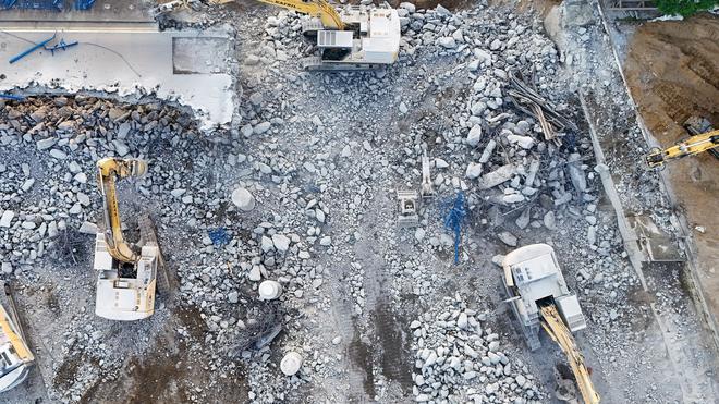 Infrastruktur: Marode Brücke in Magdeburg abgerissen - Behelfsbrücken ...