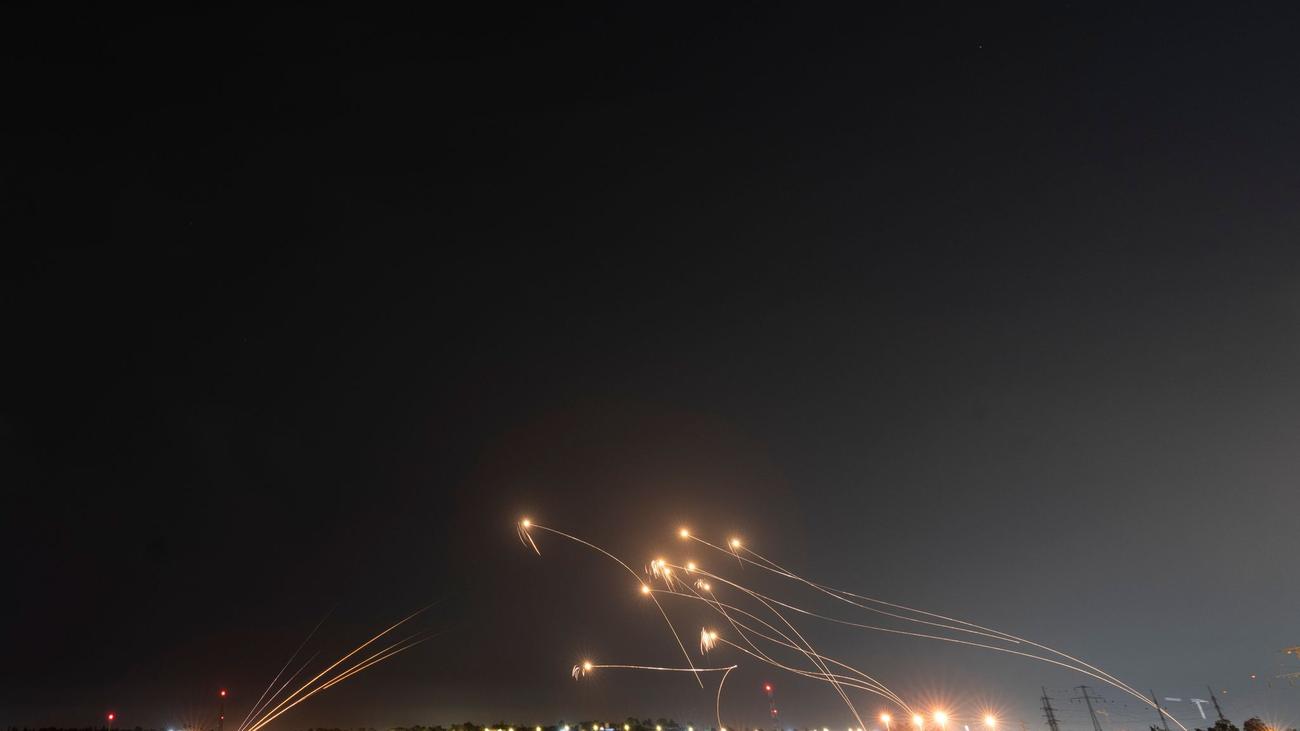 中東：イスラエル軍：イランからの別のロケット火災