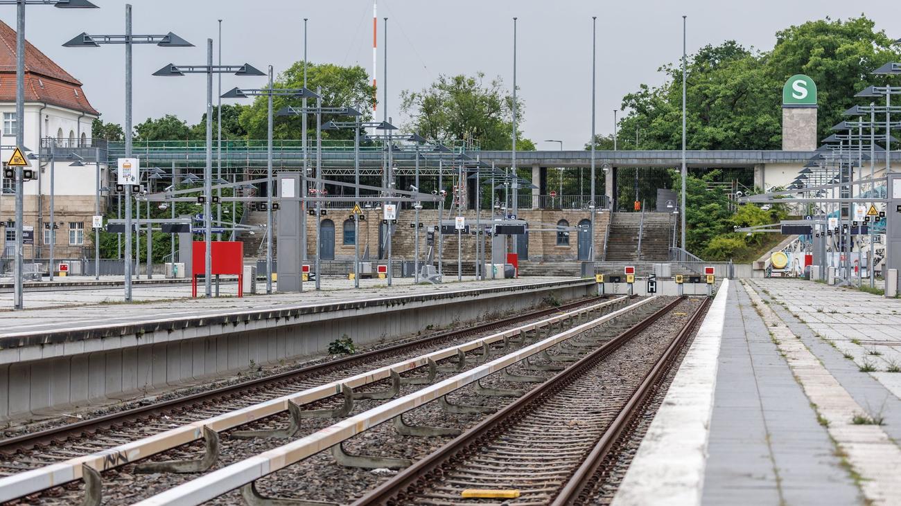Unwetter: Wichtige Bahnstrecke Berlin-Hamburg nach Unwetter gesperrt