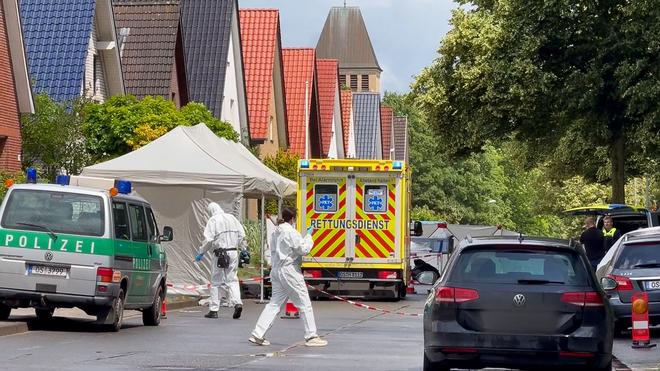 Crimes in the lower Saxony: Civil servants of evidence of evidence examine the crime scene in Osnabruck.