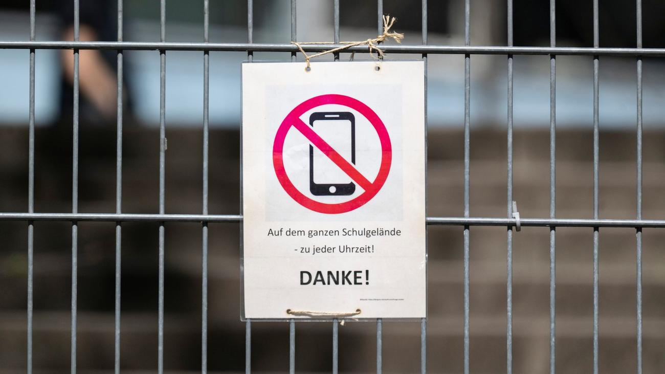 Smartphone-Tabu: Landtag stimmt über Handyverbot an Schulen ab