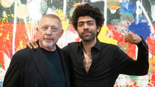  Noah Becker, Sohn des einstigen Tennisprofis Boris Becker, hat mit Hilfe von Fuß- und Tennisbällen ein Kunstwerk geschaffen.