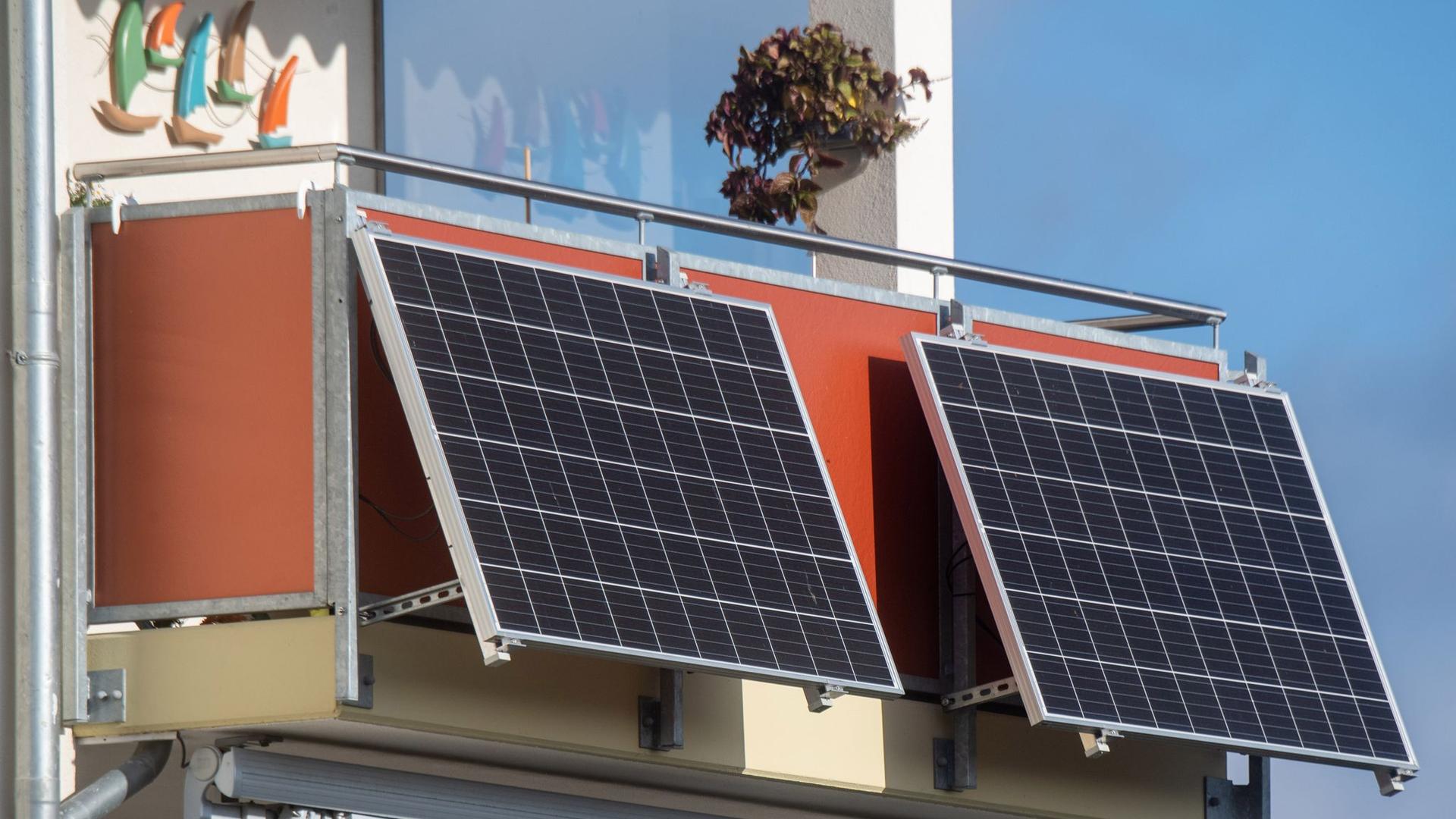 Erneuerbare Energien: Balkonkraftwerk-Boom hält auch in Berlin und Brandenburg an