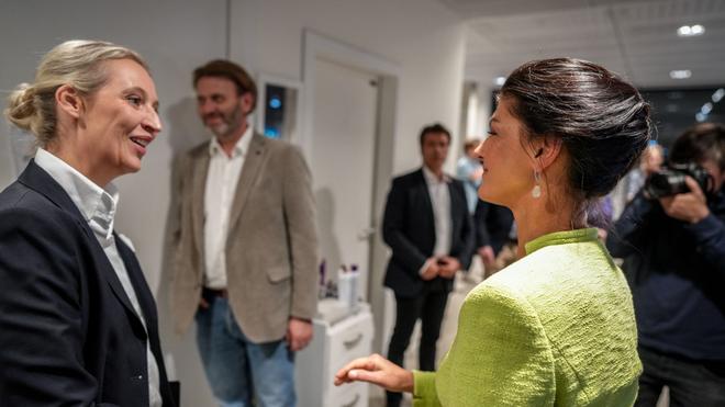 Parteien: BSW-Chefin Wagenknecht will Brandmauer zur AfD einreißen | DIE  ZEIT