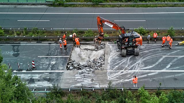 Beginn der Sommerferien: Hitzeschäden auf A5 behindern Verkehr