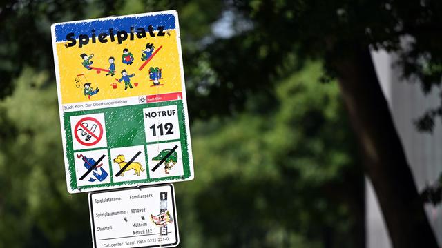 Debatte: Landesjugendring verteidigt neue Spielplatz-Schilder in Köln