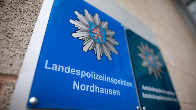 Landkreis Eichsfeld: Mann stürzt mit Rollstuhl eine Mauer herab und stirbt