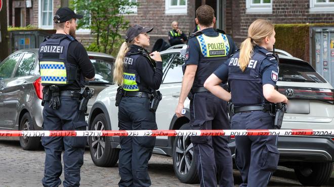  Wegen eines Notfalls war die Polizei am Abend in Hamburg im Einsatz. (Symbolbild)