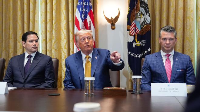  US-Außenminister Marco Rubio, US-Präsident Donald Trump und US-Verteidigungsminister Pete Hegseth