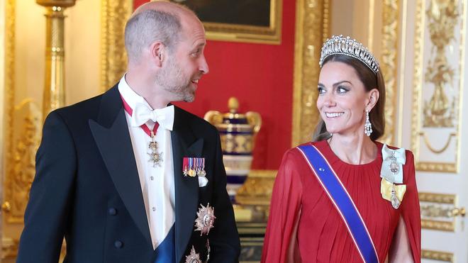  Prinzessin Kate (r.) und Prinz William waren lächelnd auf mehreren Bildern zu sehen.