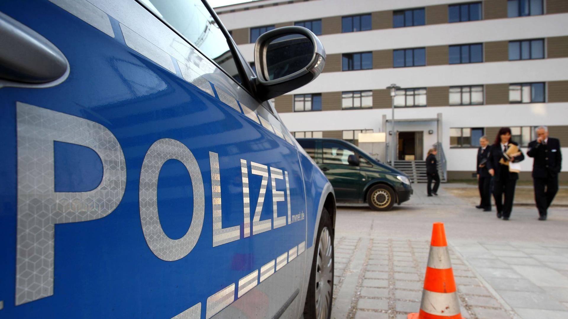 Schuss im Büro: Rostock: Ungewollter Schuss im Polizei-Büro - Verfahren