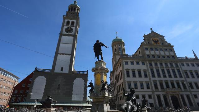Hebebühne zu kurz: Panne bei Sanierung von Augsburger Wahrzeichen