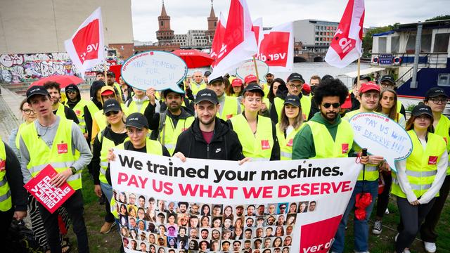 Verdi protestira proti odpuščanjem pri Tiktoku v Berlinu