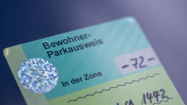 Autoverkehr in Berlin: Verkehrssenatorin: Konzept für Parkgebühren kommt noch 2025