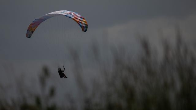 Gleitschirmflieger bei Landung schwer verletzt