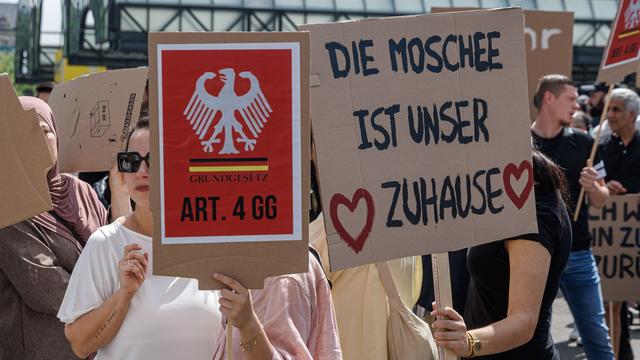 Demonstrationen: Hunderte demonstrieren für Imam-Ali-Moschee in Hamburg