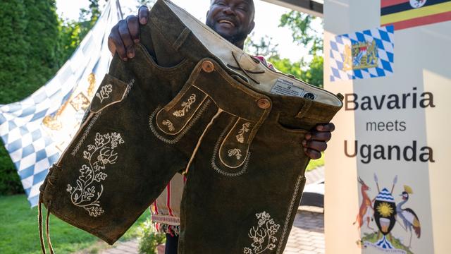 Oktoberfest: Ankole-Rind statt Hirsch: Uganda entdeckt die Lederhose
